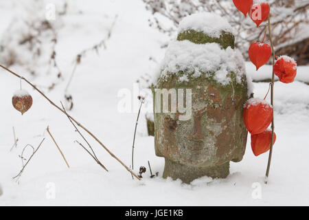 Dans la neige, Bouddha Bouddha im Schnee Banque D'Images