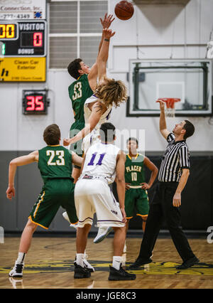 Action de basket-ball avec Placer vs Shasta High School à Redding en Californie. Banque D'Images