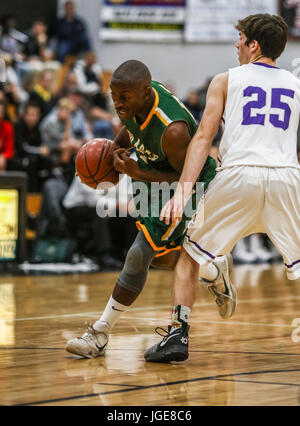 Action de basket-ball avec Placer vs Shasta High School à Redding en Californie. Banque D'Images