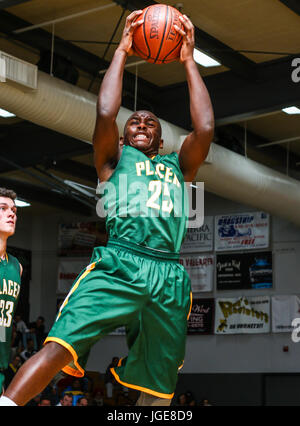 Action de basket-ball avec Placer vs Shasta High School à Redding en Californie. Banque D'Images