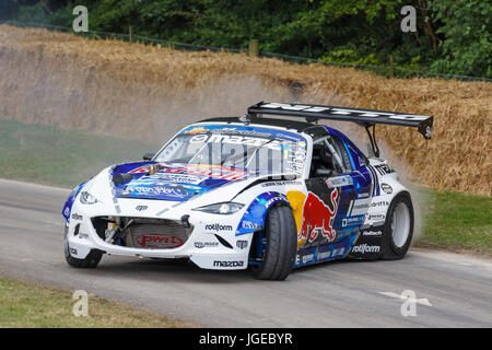 '2016 Radbul' Mazda MX-5 Drift voiture avec chauffeur 'Mad' Mike Whiddett en 2017 Goodwood Festival of Speed, Sussex, UK. Banque D'Images