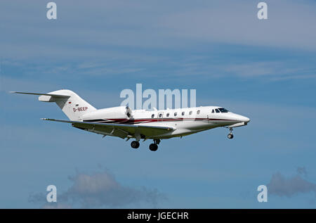 Un allemand compétent Cessna 750 Citation X en approche finale de l'aéroport d'Inverness en Écosse au Nord Est de l'Écosse. Banque D'Images