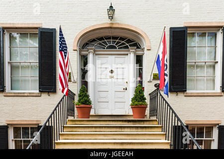 Frederick, États-Unis - 24 mai 2017 : La Société historique du Maryland porte d'entrée au centre-ville de ville avec signe et drapeaux Banque D'Images