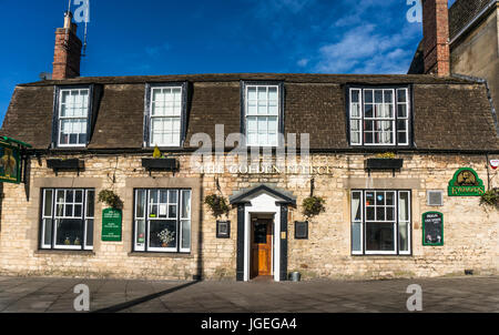 Le Golden Fleece public house dans le centre historique de Stamford, Lincolnshire, Angleterre, Royaume-Uni. Banque D'Images