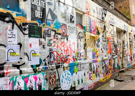 Mur de graffiti près de Brick Lane à Londres Tower Hamlets Banque D'Images