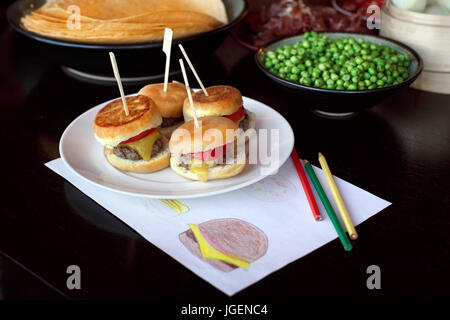 Hamburgers sur la plaque Banque D'Images