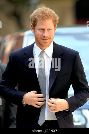 Le prince Harry arrive pour une visite de la Leeds mène : encourager les jeunes esprits heureux événement, un organisme de bienfaisance juste et discussion de groupe visant à mettre en lumière les questions qui affectent le bien-être mental des jeunes dans la ville et la façon dont les organisations peuvent soutenir les générations futures. Banque D'Images