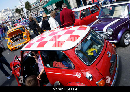 Brighton, UK - 17 mai 2015 : Londres à Brighton Mini Car s'exécuter. Cet événement annuel est organisé par la London et Surrey Mini Owners Club. Banque D'Images