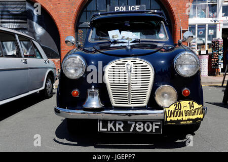 Brighton, UK - 17 mai 2015 : Londres à Brighton Mini Car s'exécuter. Cet événement annuel est organisé par la London et Surrey Mini Owners Club. Banque D'Images