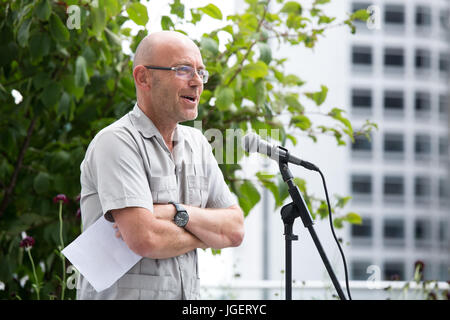 Wayne Hemingway, Fashion Designer et fondateur de Red Dead et une conférence sur le logement à la Bibliothèque de Birmingham Banque D'Images