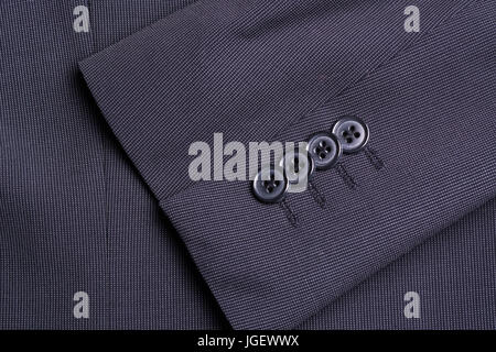Quatre boutons sur un manchon noir veste d'affaires close up Banque D'Images