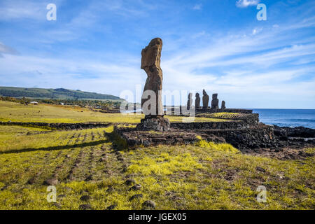 Statues Moais, ahu tahai, île de Pâques, Chili Banque D'Images