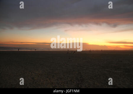 Coucher de soleil, plage, 2014, Praia Grande, Côte Paulista, Sao Paulo, Brésil. Banque D'Images