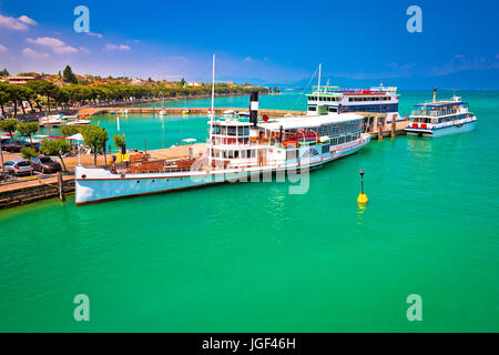 Lago di Garda bateaux touristiques à Peschiera del Garda, Vénétie de port Italie Banque D'Images