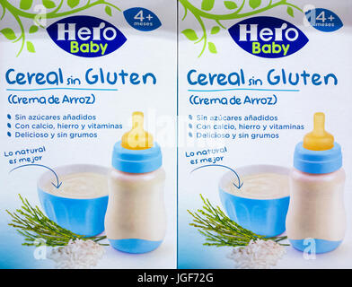 Sans gluten (gluten péché en espagnol) aliments pour bébés de la marque Hero en espagnol supermarché. Banque D'Images