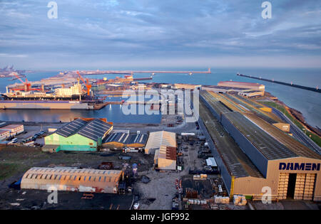 Navals Damen & Conversion a des décennies d'expérience dans la réparation, la transformation, l'entretien, la réparation et l'Harbour et des projets de voyage, réalisant plus de Banque D'Images