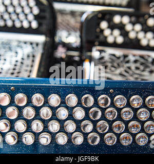 Accordéon instruments de musique dans un magasin, France Banque D'Images