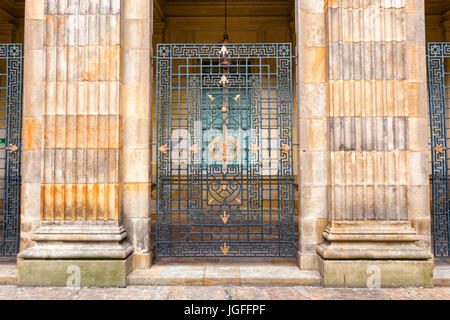 Détail d'une porte à l'intérieur du Capitolio Nacional de Bogota, en Colombie. Banque D'Images