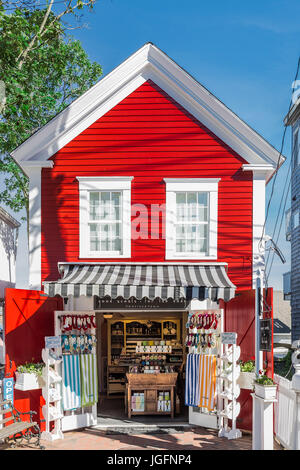 Charmante boutique le long de la rue Commerciale, Provincetown, Cape Cod, Massachusetts, USA. Banque D'Images