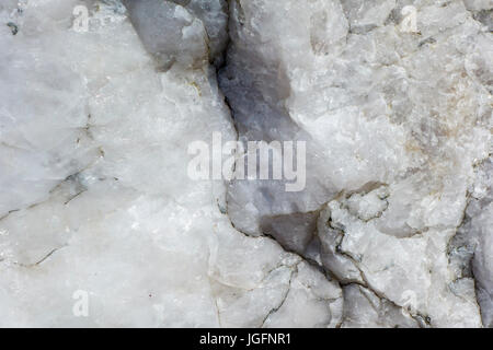 Quartz, minéral composé de silicium et d'oxygène et de pierre semi-précieuses, Close up montrant la structure et la texture du grain Banque D'Images