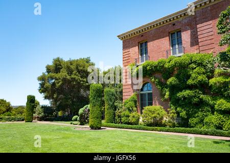 Maison principale, construit dans un style architectural éclectique de la Californie, avec terrasse à Filoli, un environnement préservé, Maison et jardin formel estate exploité par le National Trust for Historic Preservation de Woodside, Californie, le 23 juin 2017. Banque D'Images