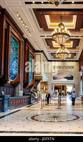 Manchester Grand Hyatt Hotel, San Diego, Californie avec panneaux par Margaret Juul Banque D'Images