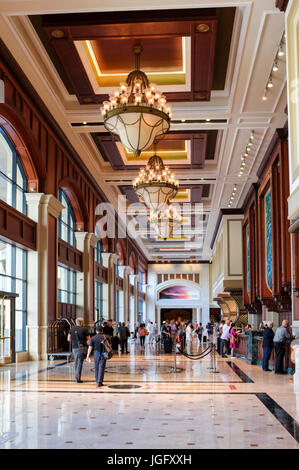 Manchester Grand Hyatt Hotel, San Diego, Californie avec panneaux par Margaret Juul Banque D'Images