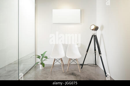 Bureau Salle d'attente vide, fenêtre en verre avec plante verte à gauche, photographie vintage lampe stand à droite .Loft style intérieur , toile blanche Banque D'Images