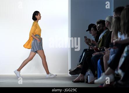 Le 'Le' Hien label's fashion show lors de la Mercedes-Benz Fashion Week Berlin à Berlin, Allemagne, 06 juillet 2017. Les collections Printemps/été 2018 sont présentés au cours de la Fashion Week. Photo : Britta Pedersen/dpa-Zentralbild/dpa Banque D'Images