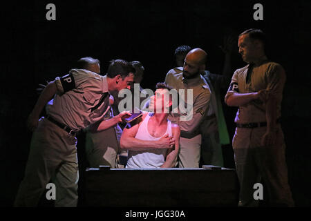 Londres, Royaume-Uni. 6e juillet, 2017. Yank ! - Photocall, Charing Cross Theatre, Londres, Royaume-Uni. Le 06 juillet, 2017. Photo par Richard Goldschmidt, une musique originale et poignante histoire d'amour basé sur la véritable histoire cachée de gay-soldats pendant la Seconde Guerre mondiale. Credit : Riche Gold/Alamy Live News Banque D'Images