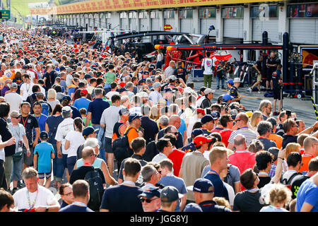 Spielberg, en Autriche. Le 06 juillet, 2017. Sport Automobile : Championnat du Monde de Formule 1 de la FIA 2017, Grand Prix d'Autriche, Fans Crédit : afp/Alamy Live News Banque D'Images