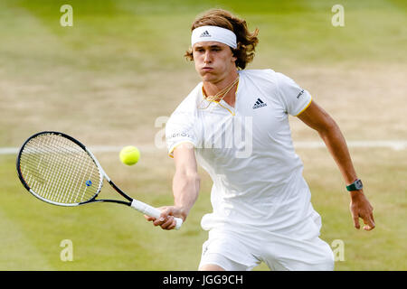 Londres, Royaume-Uni, le 6 juillet 2017 : Le joueur de tennis allemand Alexander Zverev en action au cours de la Tennis de Wimbledon 2017 au All England Lawn Tennis et croquet Club à Londres. Crédit : Frank Molter/Alamy Live News Banque D'Images