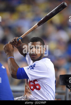 Los Angeles, Californie, USA. 5 juin, 2017. Dodgers Yasiel Puig (MLB) : Yasiel Puig de les Dodgers de Los Angeles en Ligue Majeure de Baseball pendant la partie contre les Nationals de Washington au Dodger Stadium à Los Angeles, California, United States . Credit : AFLO/Alamy Live News Banque D'Images