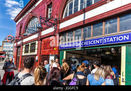 La station de métro Mornington Crescent, Camden Town, London, England, UK. Banque D'Images