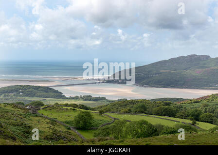 L'embouchure de l'estuaire de Mawddach avec le rail crossing. Mariée Barmouth Banque D'Images