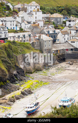 Port de pêche de Port Isaac célèbre pour la production de la série de télévision britannique Doc Martin, situé à Cornwall, Angleterre Banque D'Images