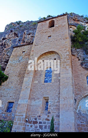 L'église troglodytique de Saint Christophe, Peyre, Aveyron, France Banque D'Images