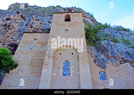 L'église troglodytique de Saint Christophe, Peyre, Aveyron, France Banque D'Images