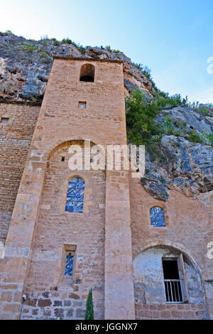 L'église troglodytique de Saint Christophe, Peyre, Aveyron, France Banque D'Images