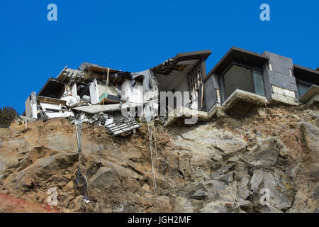 Clifftop house endommagé par le séisme, Sumner, Christchurch, Canterbury, île du Sud, Nouvelle-Zélande Banque D'Images