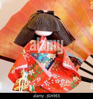 Ventilateur japonais avec une poupée. Banque D'Images