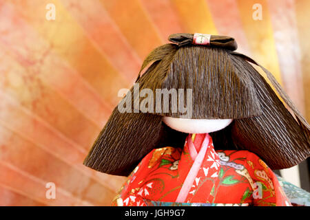 Ventilateur japonais avec une poupée. Banque D'Images