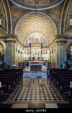 Milan. L'Italie. La fausse abside de Santa Maria presso San Satiro, par Donato Bramante, 1482-1486, un des premiers exemples de Tromp l'oeil de l'architecture. Banque D'Images