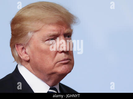 Le président américain, Donald Trump arrive pour la photo de famille pendant le sommet du G20 à Hambourg, Allemagne. Banque D'Images