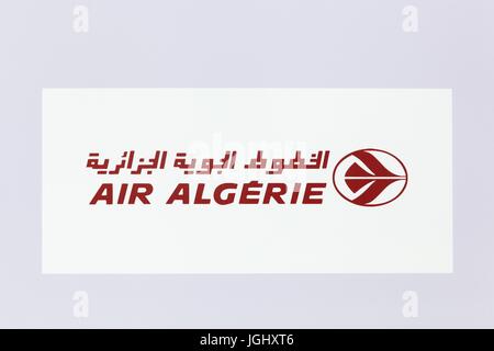 Lyon, France - 27 mai 2017 : Air Algerie logo sur un mur. Air Algerie est la compagnie aérienne nationale de l'Algérie Banque D'Images