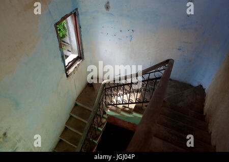 En cas d'escalier colonial le Musée sandiniste dans Leon, Nicaragua Banque D'Images