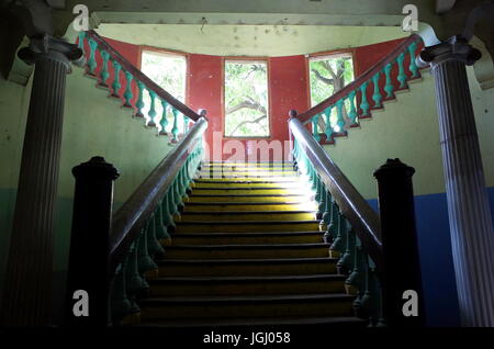 En cas d'escalier colonial le Musée sandiniste dans Leon, Nicaragua Banque D'Images