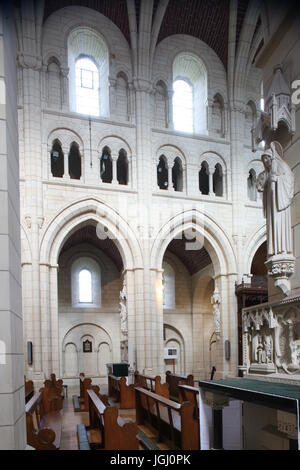 Abbaye de Buckfast, TOTNES (Devon), au début du xxe siècle Nef Arcade Banque D'Images