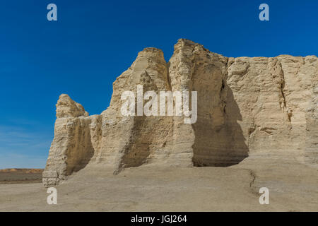 Craie à Niobrara formations Monument Rocks, Chalk aka pyramides, le premier monument naturel national aux États-Unis, et une qui est en privé o Banque D'Images