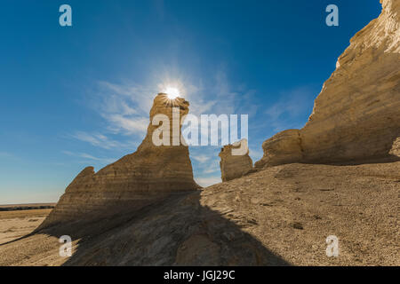 Formations de craie de Niobrara à Monument Rocks, alias Pyramides de craie, le premier site naturel national des États-Unis, Kansas Banque D'Images